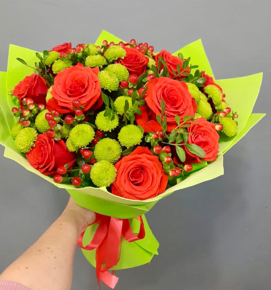 Букет цветов из: Хризантемы и Розы в Аксарке