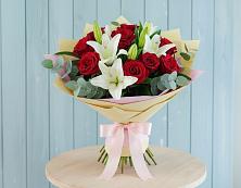 Букет цветов из:  Лилии и Розы в Аксарке