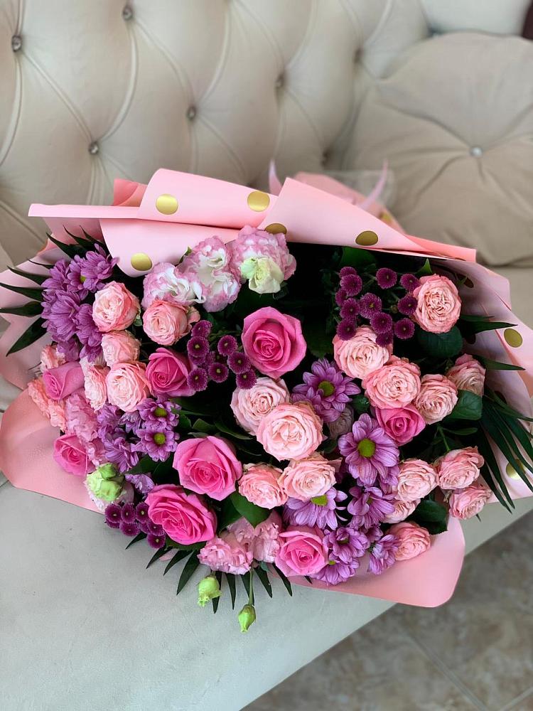 Букет цветов из: Хризантемы, Розы и Лизиантусы в Аксарке