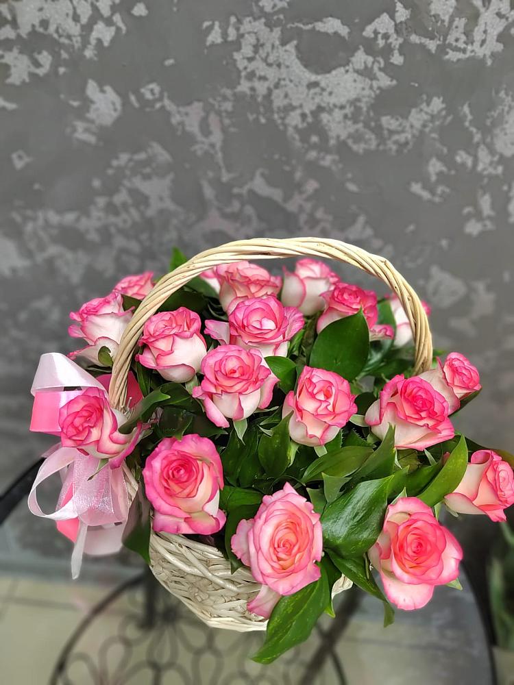 Цветочная композиция из Розы в корзине в Аксарке