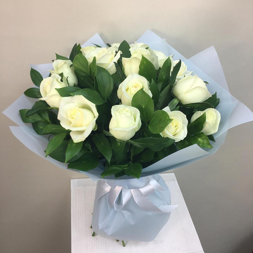 Букет 15 Белых роз Проуд в Аксарке