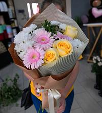 Букет цветов из:  Герберы, Розы и Хризантемы в Аксарке