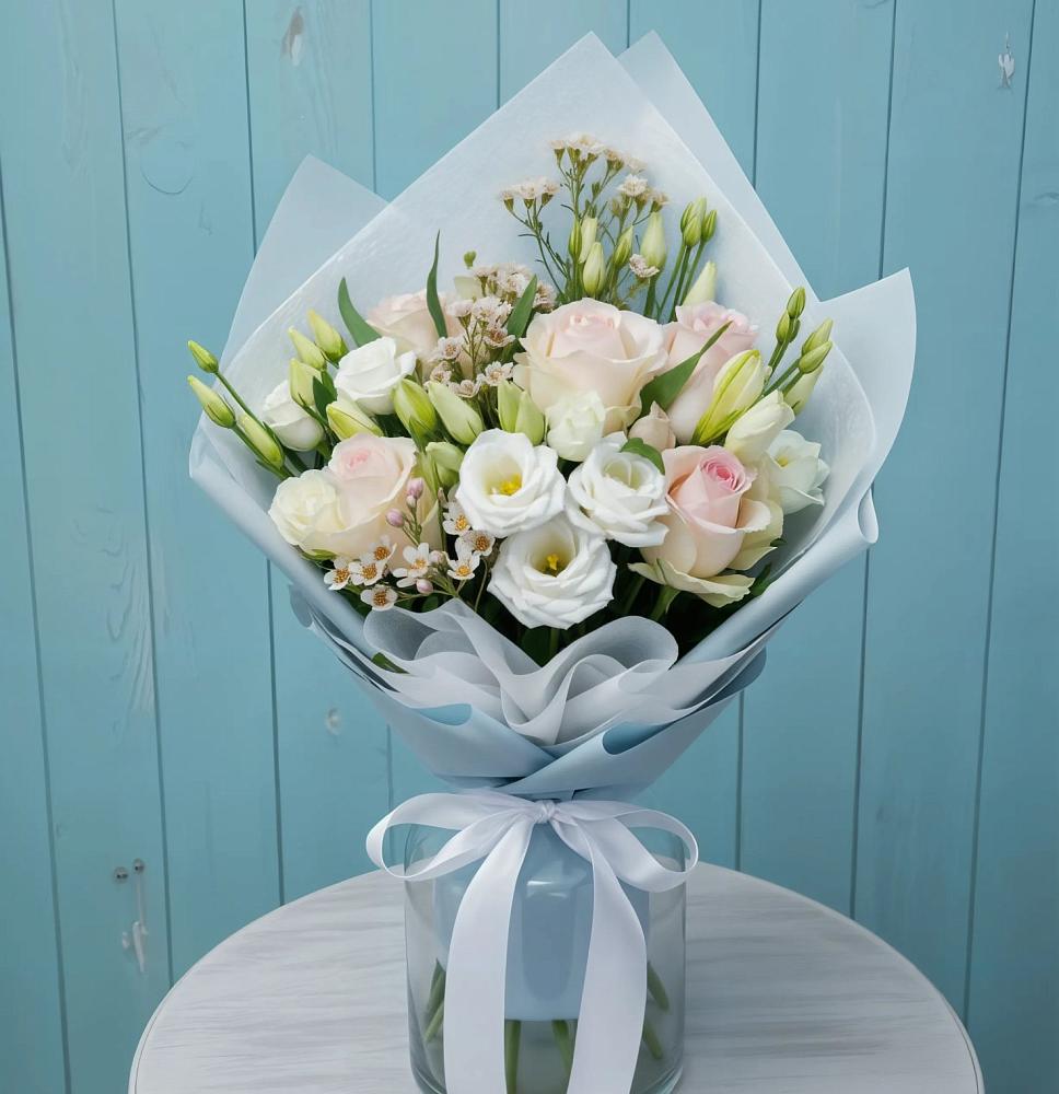 Букет цветов из: Розы и Лизиантусы в Аксарке