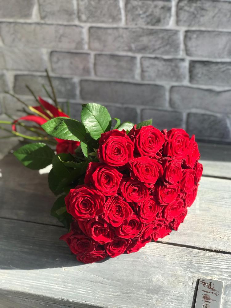 Букет Красные розы Фридом в Аксарке