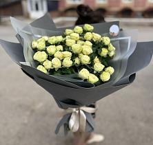 Букет Белые кустовые розы Солинеро в Аксарке
