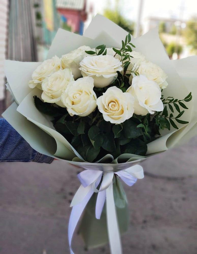 Букет Белые розы Проуд в Аксарке