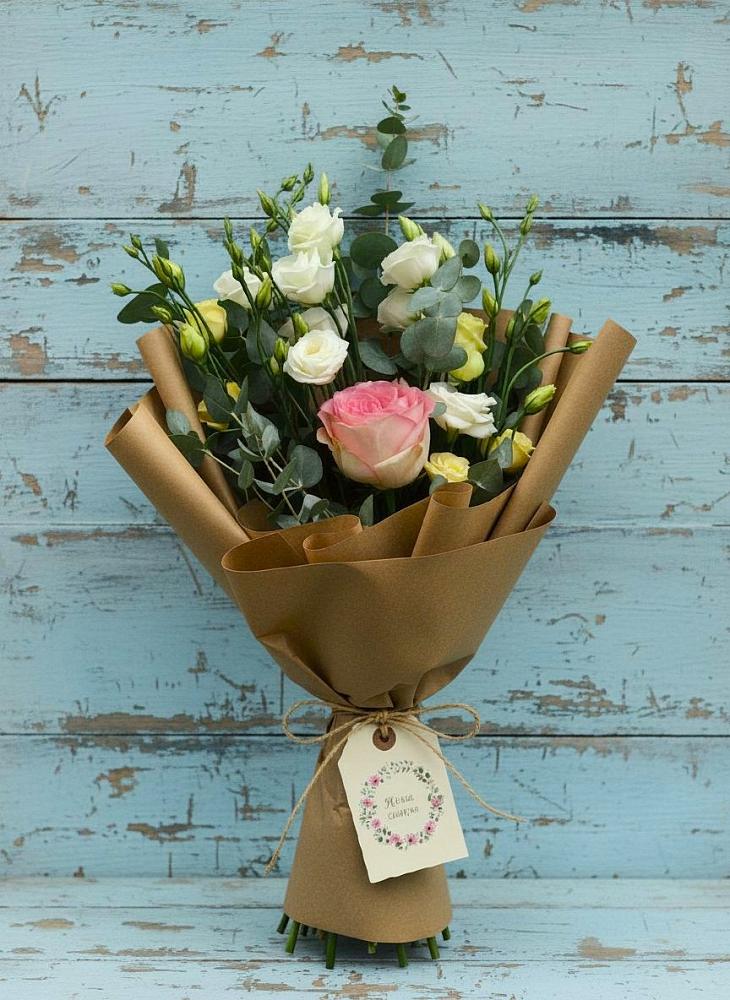 Букет цветов из: Розы и Лизиантусы в Аксарке