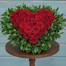 Цветочная композиция из Розы в виде сердца в Аксарке