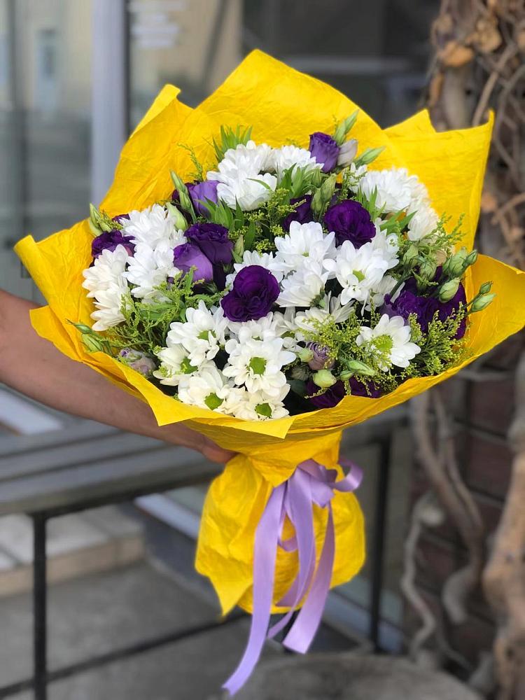 Букет цветов из: Ирисы, Хризантемы и Ромашки в Аксарке