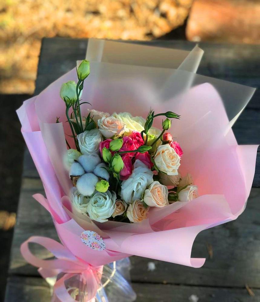 Букет цветов из: Розы и Лизиантусы в Аксарке