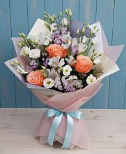 Букет цветов из:  Лизиантусы, Розы, Альстромерии и Гипсофила в Аксарке