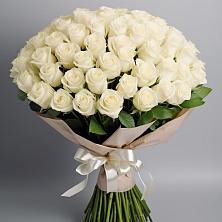 Букет 101 беля роза Белоснежка в Аксарке