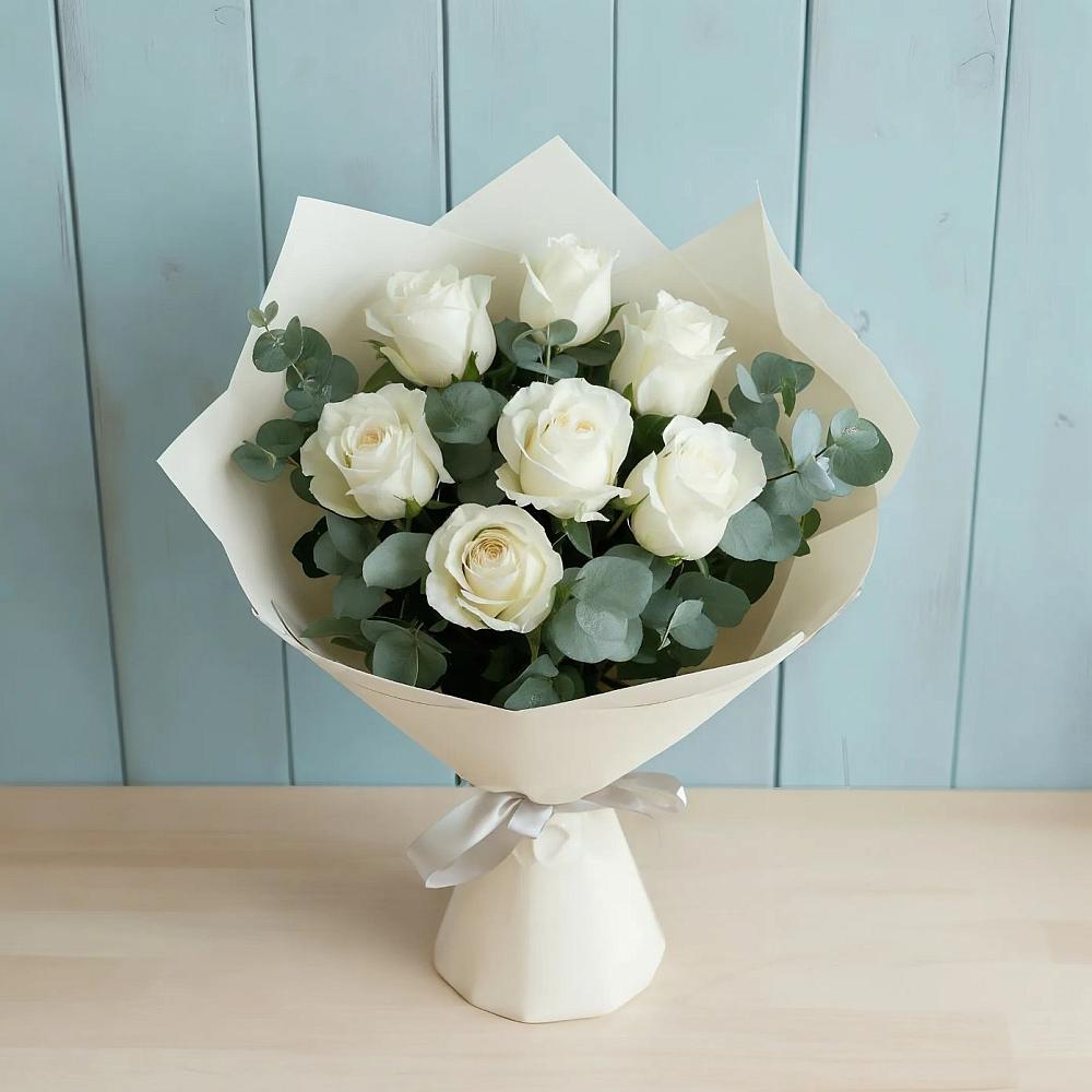 Букет Белые розы в Эвкалипте в Аксарке