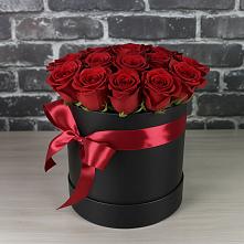 Цветочная композиция из Розы в шляпной коробке в Аксарке