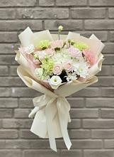 Букет цветов из:  Гвоздики, Розы, Лизиантусы и Хризантемы в Аксарке