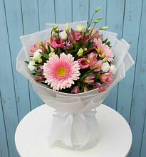 Букет цветов из:  Герберы, Альстромерии и Лизиантусы в Аксарке
