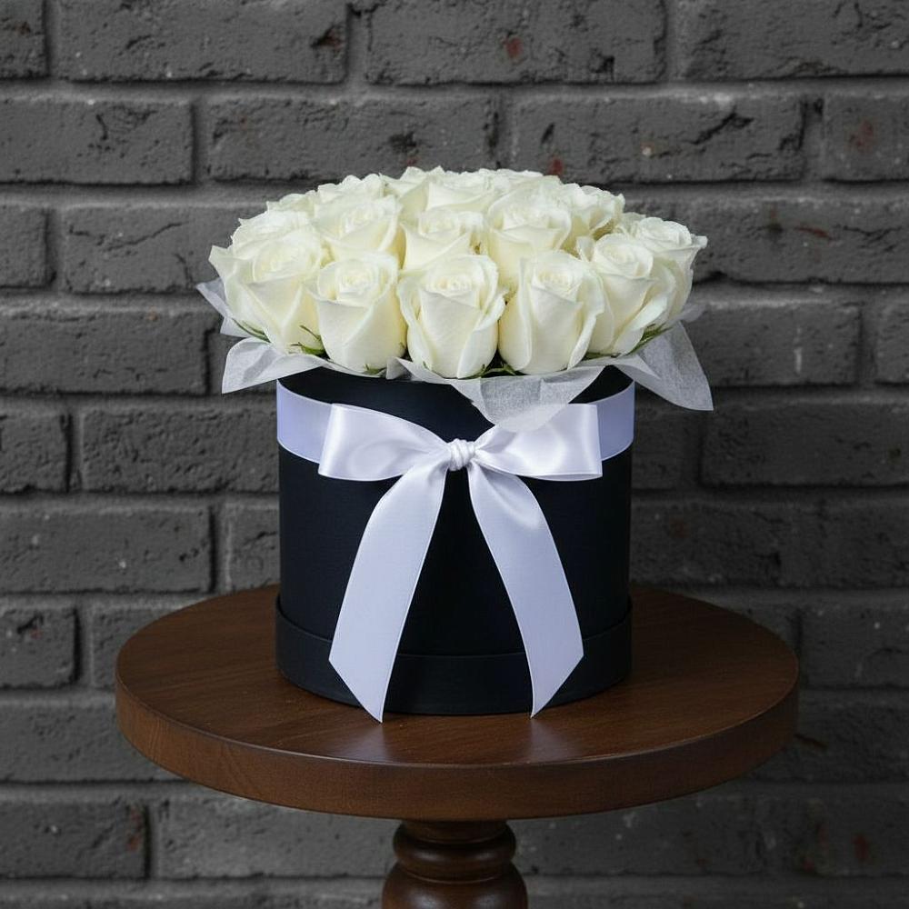 Цветочная композиция из Розы в шляпной коробке в Аксарке