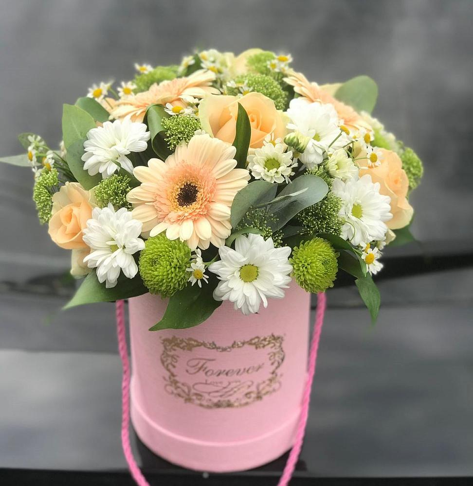 Цветочная композиция из Розы, Герберы и Хризантемы в шляпной коробке в Аксарке