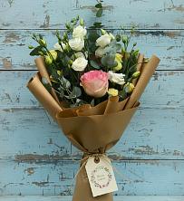 Букет цветов из:  Розы и Лизиантусы в Аксарке