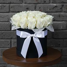 Цветочная композиция из Розы в шляпной коробке в Аксарке