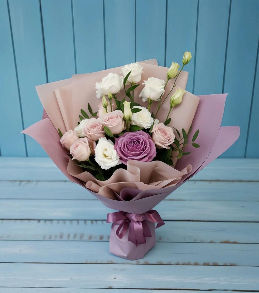 Букет цветов из: Розы и Лизиантусы в Аксарке